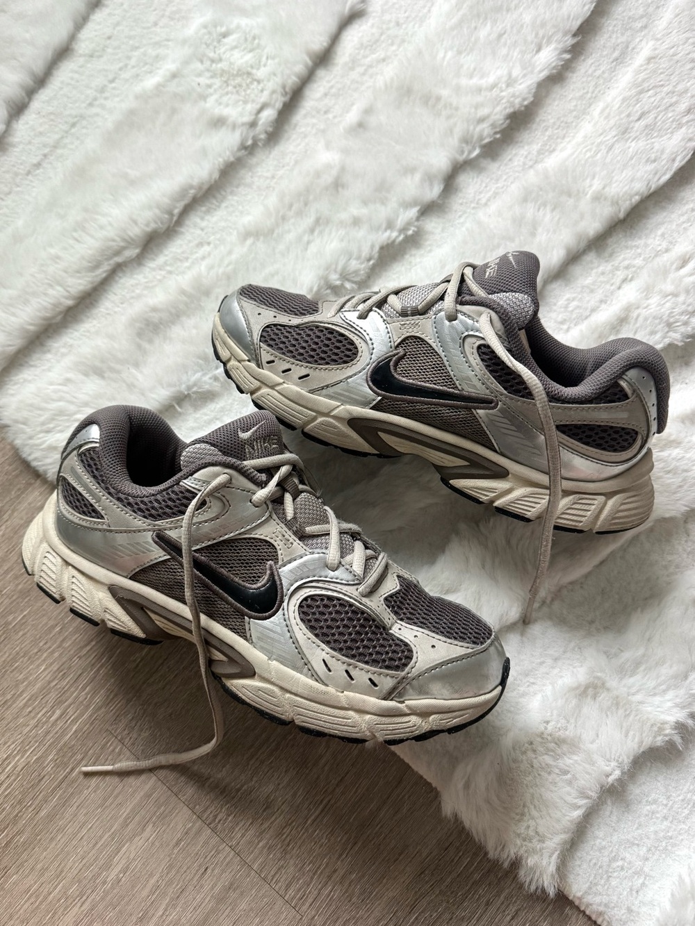 Nike V5 RNR Runner Shoes in Cave Stone Black